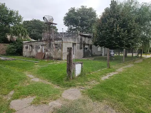 HAMBURGO Y BV ESTANISLAO LOPEZ SE VENDE CASA DE 2 DORMITOTIOS