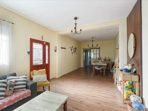 Casa 5 ambientes con 3 baños