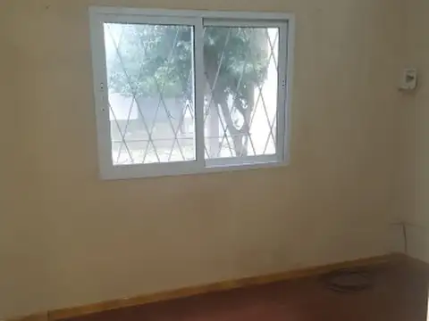 Casa en Alquiler en Castelar, $ 450.000