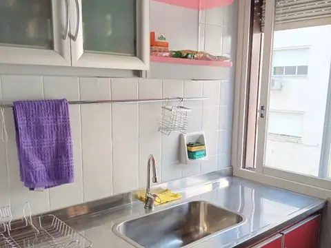 3 ambientes al frente. Todo amoblado y equipado. Dos baños. Edificio con seguridad.