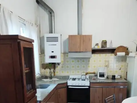 Casa 6 ambientes con 2 baños
