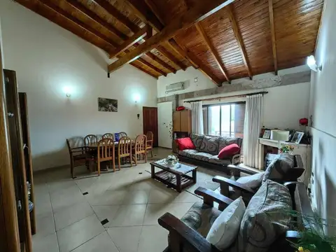 4 AMBIENTES MAS LOCAL COMERCIAL
