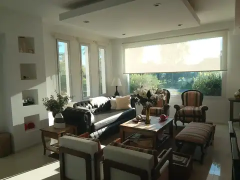 Casa 6 ambientes con 3 baños