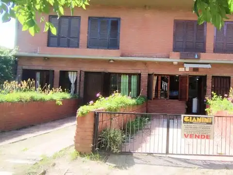venta dto tipo duplex 3 amb, cochera y patio c/ parrilla