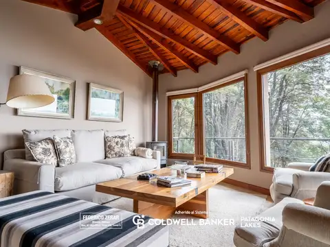 VENTA - Exclusiva casa de 8 ambientes, 5 dormitorios, 6 baños en barrio Las Vertientes.