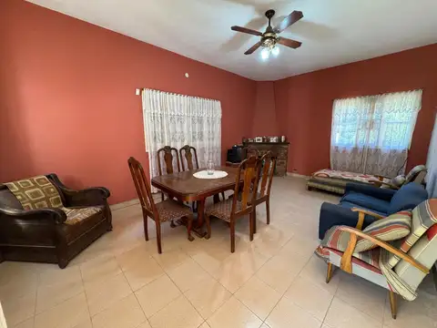 Casa en Venta con 4 cocheras