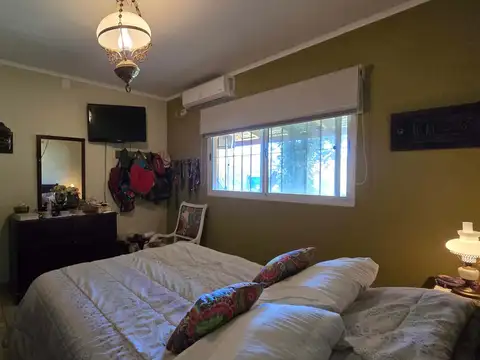 Casa en Venta, DOS HABITACIONES, PILETA Y ENTORNO TRANQUILO, BIEN UBICADA