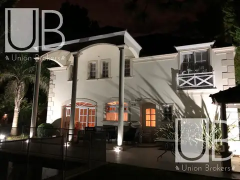 Casa en Venta con 2 cocheras