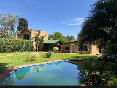 VENTA CASA 3 AMB CON PARQUE Y PILETA - P. LELOIR