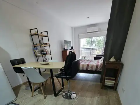 Carlos Antonio López 3000, Piso 2