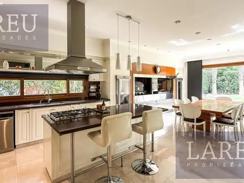 Casa en Alquiler en La Lomada De Pilar, USD 6.000