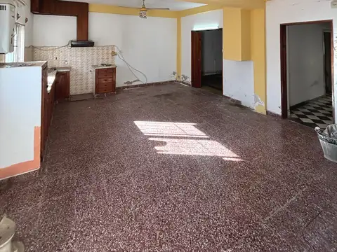 Casa 5 ambientes con 1 baño