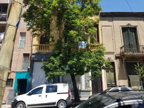 OPORTUNIDAD   Ph de 6 ambientes, frente a la plaza España.