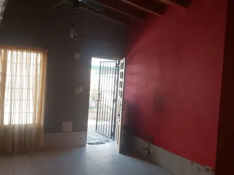 ALQUILER CASA BARRIO MUNICIPAL (SMATA).2 DORMITORIOS,BAÑO,ENTRADA DE VEHICULO PASANTE