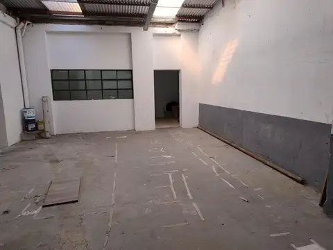 Deposito con oficina