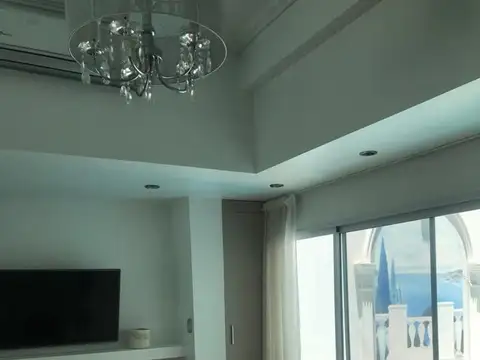 CASA 5 AMB EN VENTA EN AVELLANEDA C/PILETA Y COCH