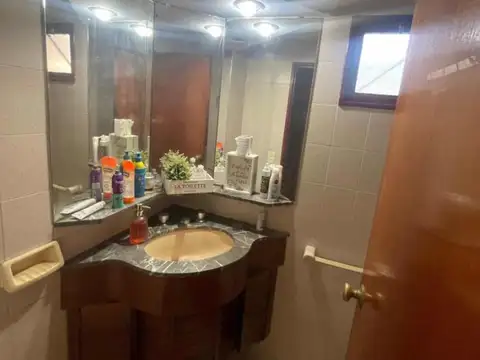 Casa 9 ambientes con 6 baños