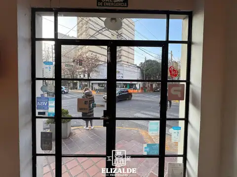 Constitución  y Ayacucho - Local en esquina - Venta - San Fernando