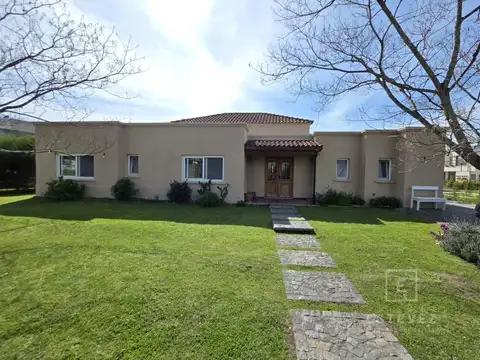 Casa en Alquiler de 4 dormitorios