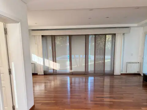 Casa en Alquiler de 4 dormitorios