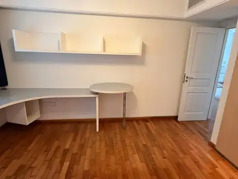 Casa en Alquiler con 2 cocheras