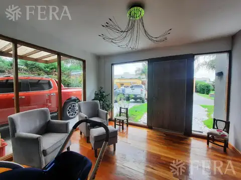 Casa 6 ambientes con 5 baños