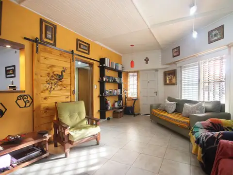 CASA EN VENTA LOTE PROPIO EXCELENTE ESTADO