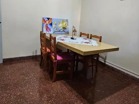 Casa 4 ambientes con 1 baño