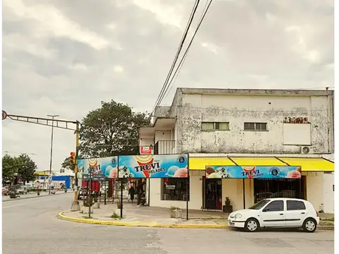 Av, Facundo Zuviria y Lavaisse