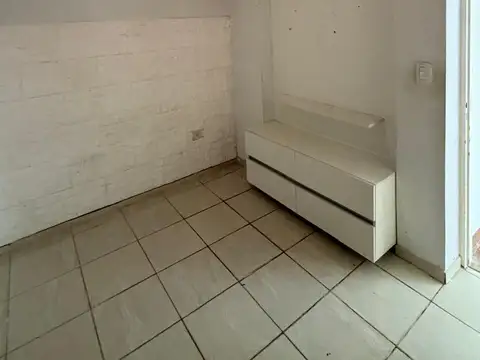 Departamento tipo casa en venta de 3 Ambientes en Bernal Centro, Apto credito 