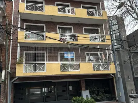 DEPARTAMENTO  2 AMBIENTES CON COCHERA