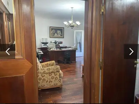 Oficina 8 ambientes con 2 baños