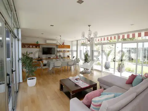 Casa 5 ambientes con 3 baños