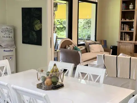 Casa 5 ambientes con 4 baños