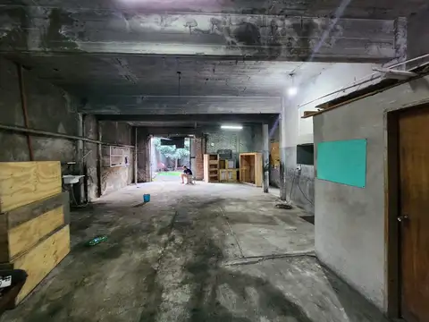 EXCELENTE GALPON 130 M2 CON AMPLIO FONDO LIBRE DE 170 M2