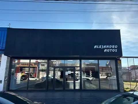 Importante local comercial sobre Av. Colon.