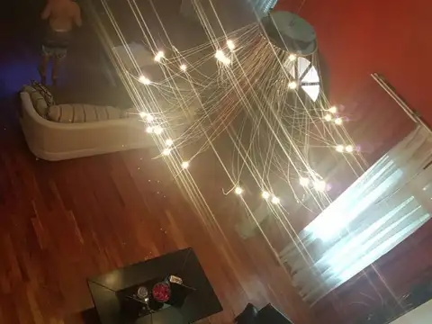 Chalet c/piscina, quincho, parque y cochera