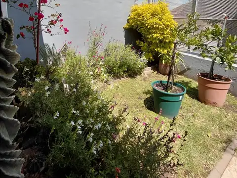 VENTA CASA 4 AMB C/COCHERA. APTA CREDITO 
