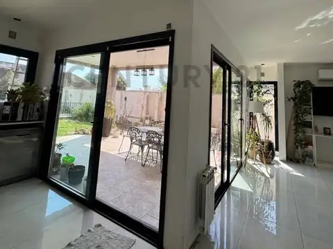 Casa 5 ambientes con 3 baños