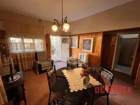 Casa en Venta con 3 cocheras