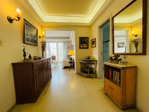 Departamento en Av Colon de cuatro ambientes con dependencia