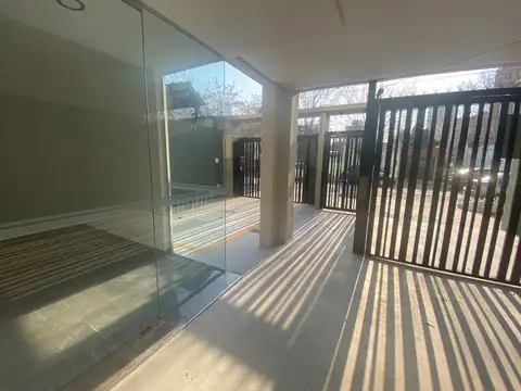 ALQUILER DE DEPARTAMENTO MODERNO, 6TO PISO, CON BALCON.