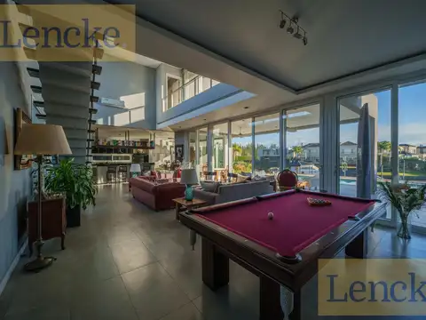 Casa en Venta en Albanueva, USD 2.250.000