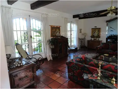 Casa 5 ambientes con 3 baños