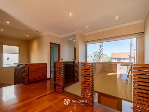 Casa en Venta con 4 cocheras