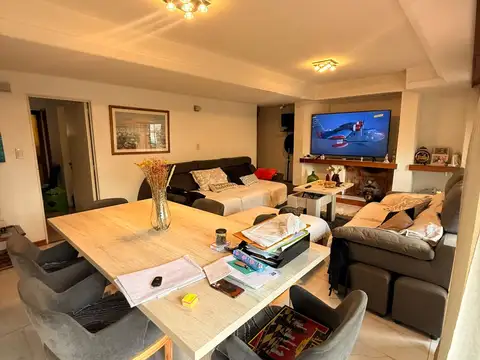 VENTA DE IMPONENTE PISO CON BALCÓN AL FRENTE – 568 M² TOTALES