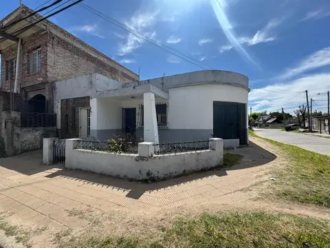 Casa 3 ambientes con cochera en venta en Moreno
