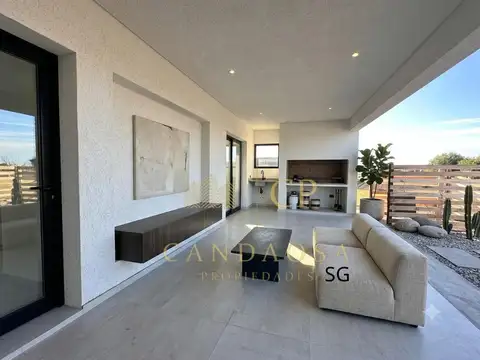 Casa en Venta en Pilar Del Este - Santa Elisa, USD 205.000