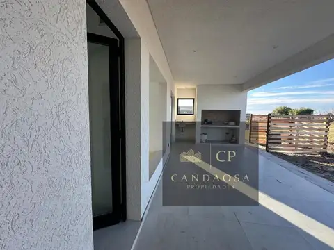 Casa 5 ambientes con 3 baños