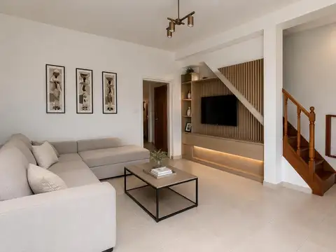 CASA EN VENTA DE 3 DORMITORIOS EN REFINERÍA.